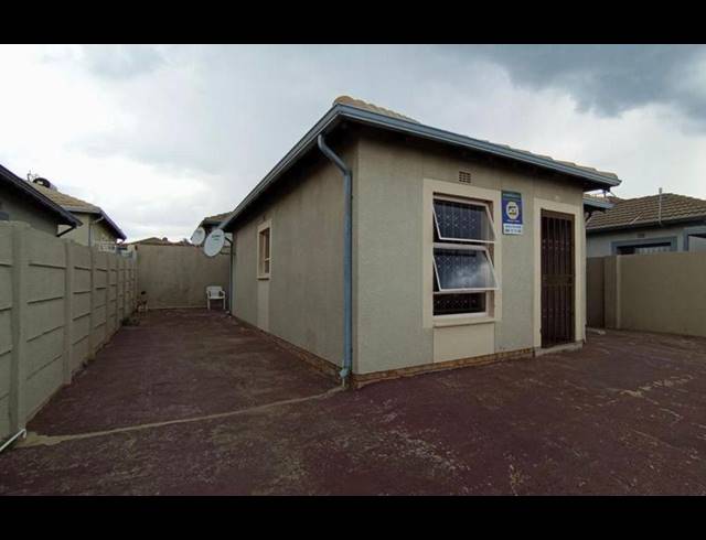 3 BEDROOM HOUSE FOR SALE IN RIVERSIDE VIEW EXT 35